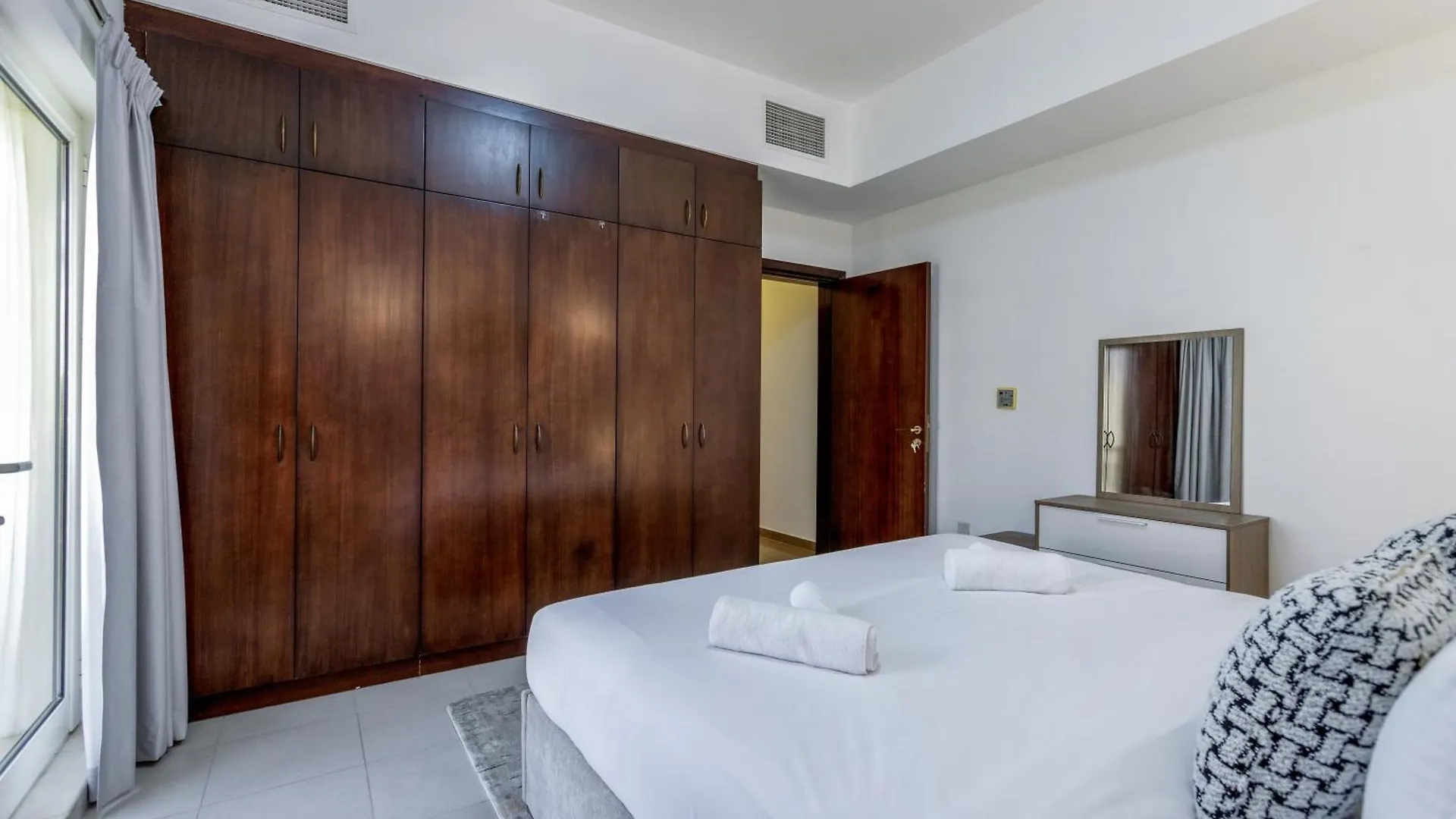 5Br & Maids Room Villa With Private Pool In The Aldea, The Villa - Allsopp & Allsopp Dubaj
